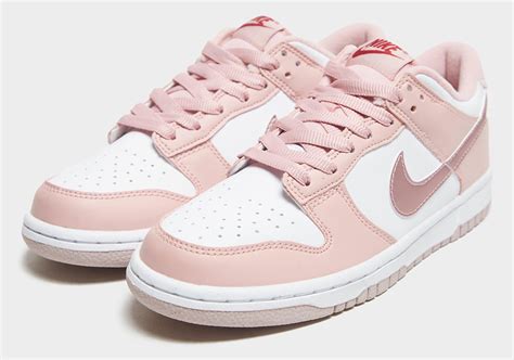 nike schuh pink schwarz|famous pink Nike shoes.